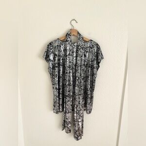 VINTAGE metallic silver crackle print top with tie belt